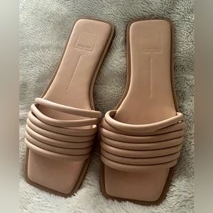 Sandals; Nicola; Tan Stella; size 9.